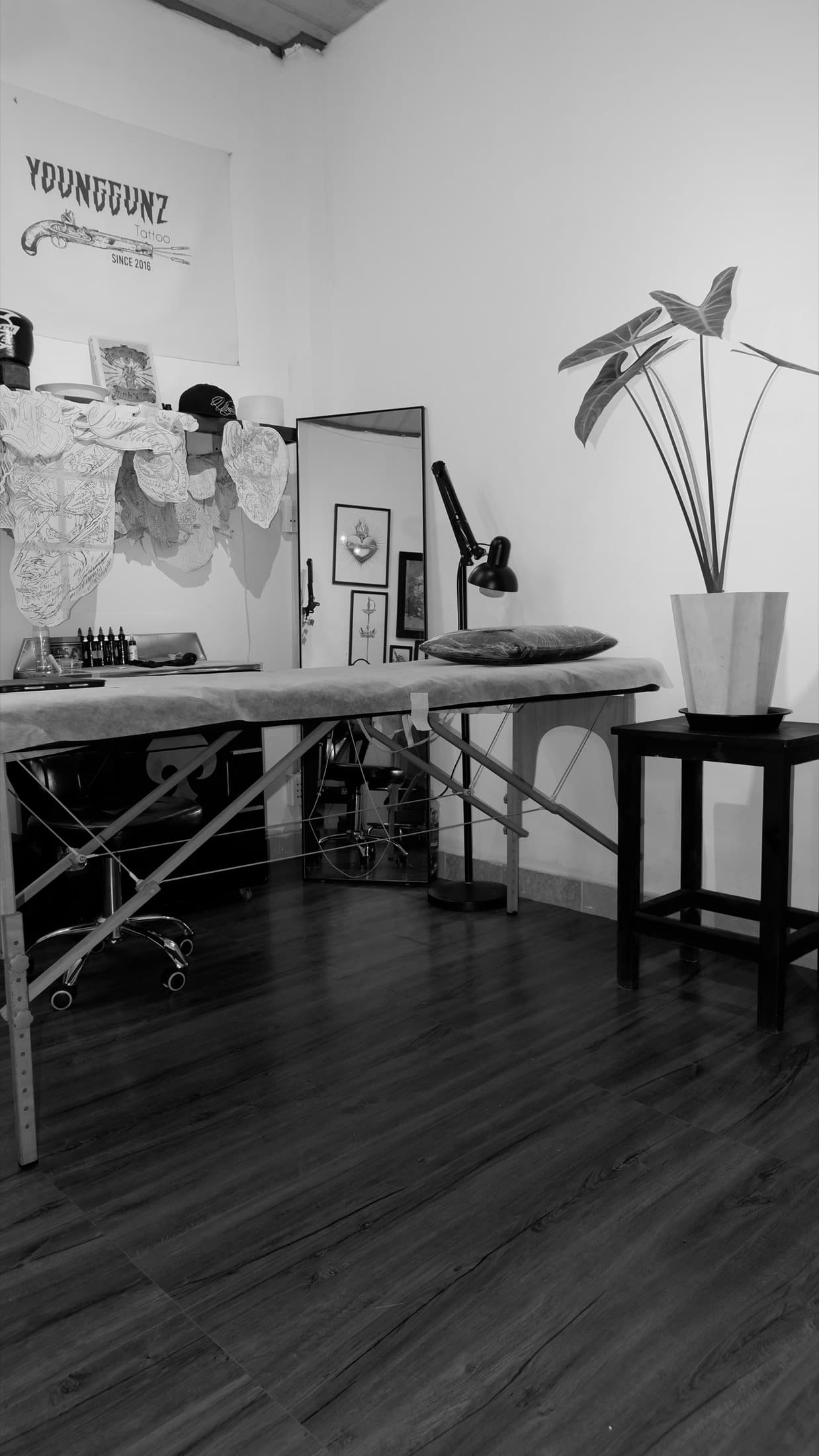 Inside the YOUNGGUNZ Tattoo studio